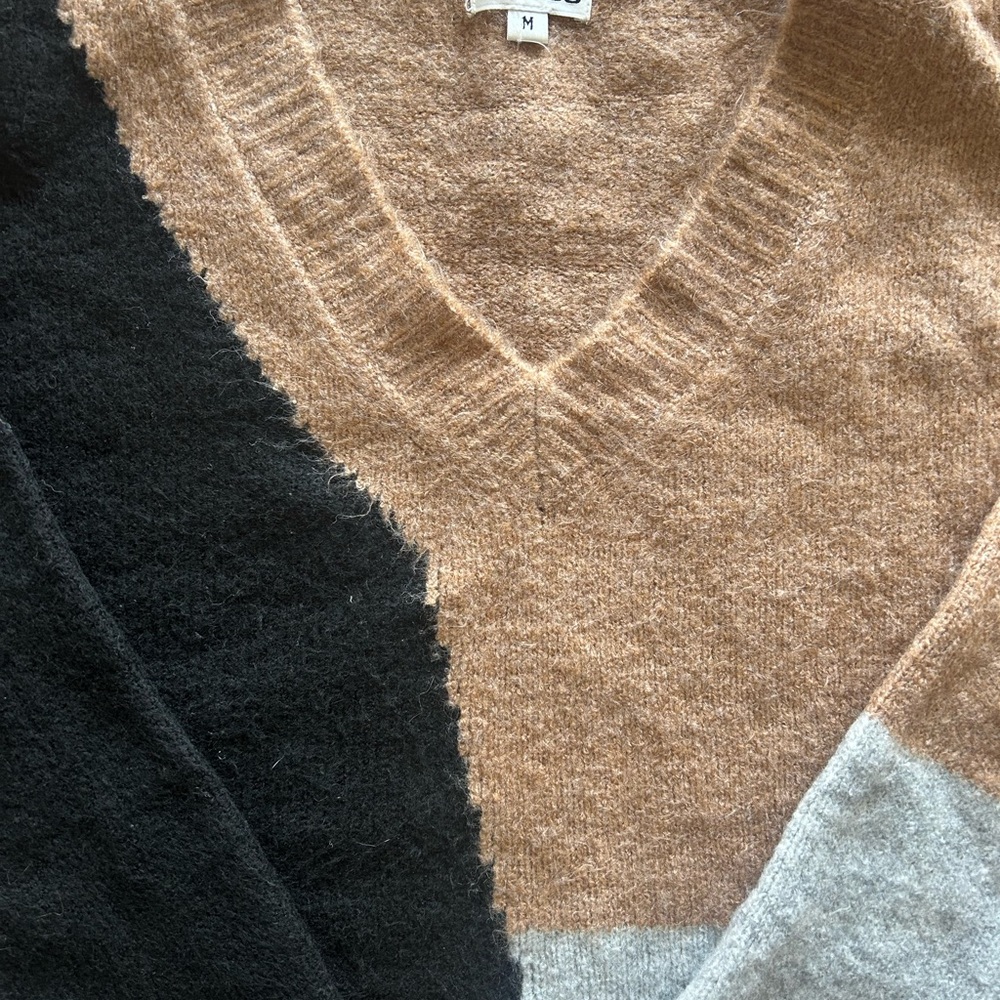 Oversized Colorblock Sweater - Picture 3 of 3
